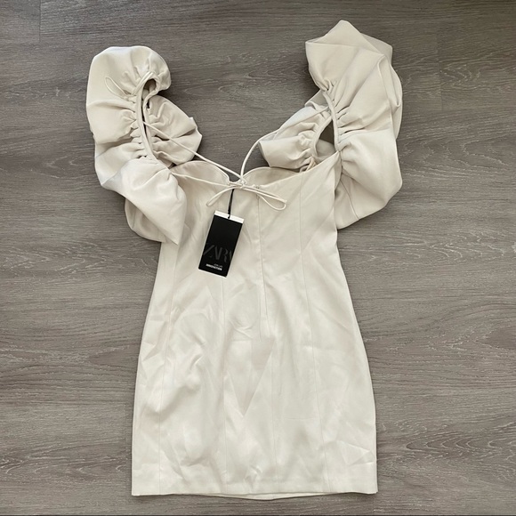 Zara Ruffled Voluminous Dress - Picture 9 of 11